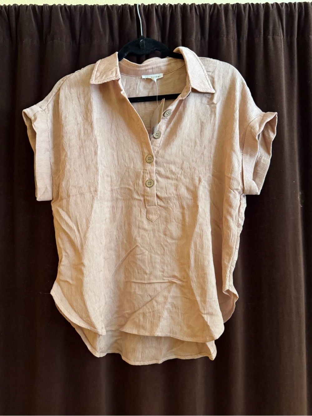 Blu Pepper Short-Sleeve Button-Front Collared Top in Peach